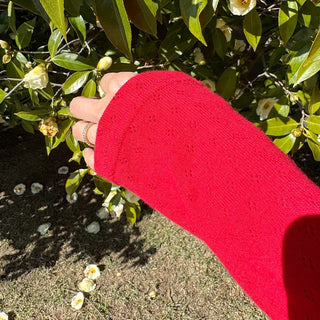 Round punching cardigan