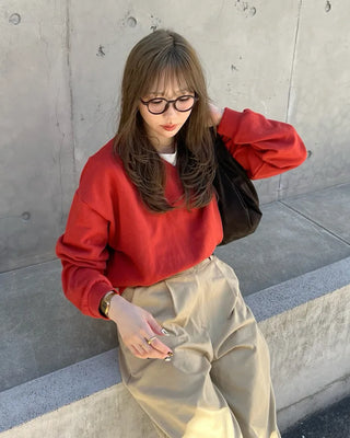 Semi-cropped V-neck sweatshirt