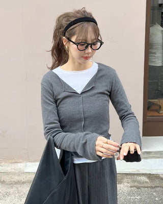 Open V-neck cuff detail T-shirt