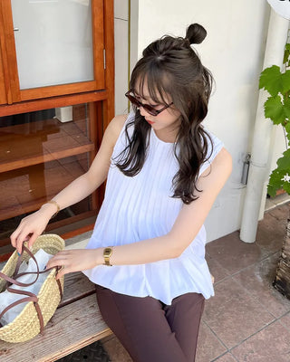 Pleated sleeveless blouse