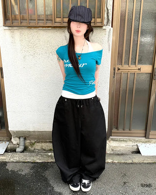 Lettering off-shoulder short-sleeved T-shirt