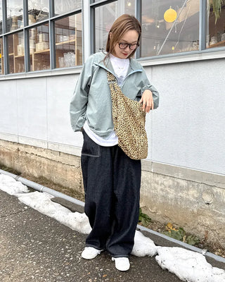 Stitch pocket raw denim pants