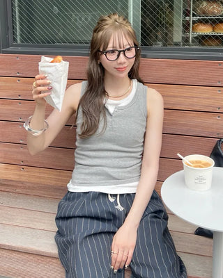 Simple button sleeveless dress