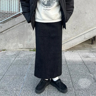 Back slit long skirt