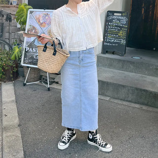 Back-slit denim long skirt