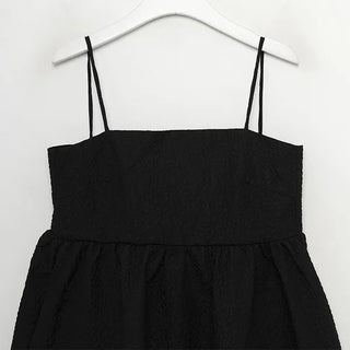 Back Point Ribbon Dress