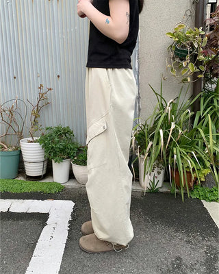Cargo pants with elastic waistband and drawstring