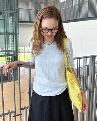 Simple eyelet short-sleeved T-shirt