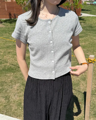 Flower punched short-sleeved cardigan