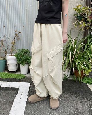 Cargo pants with elastic waistband and drawstring