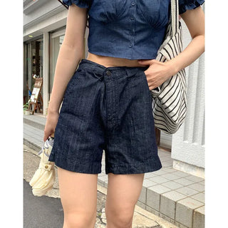 Short denim pants
