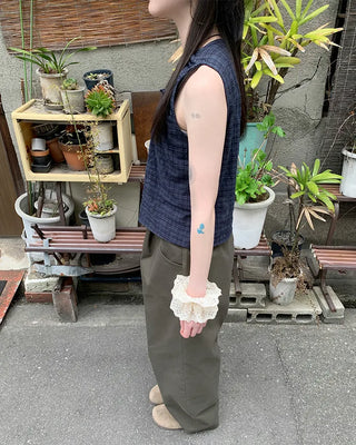 Checked ribbon gathered sleeveless blouse