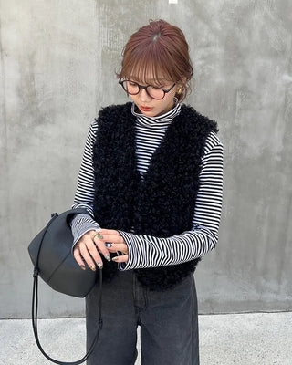 Striped half-turtleneck cut and sew