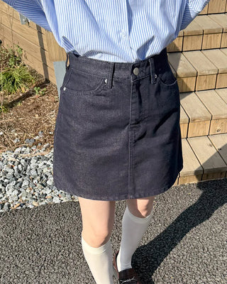 Simple low-rise denim short skirt