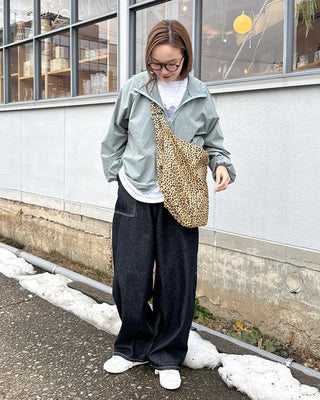 Stitch pocket raw denim pants
