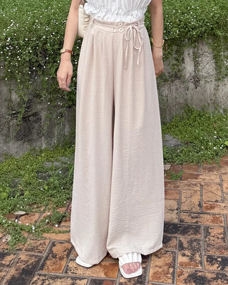 Two-button strap slacks