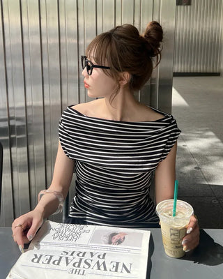 Striped off-shoulder short-sleeved T-shirt