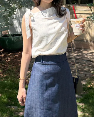 One-shoulder polka dot sleeveless top