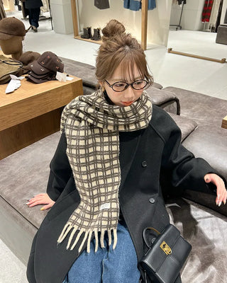 Big check fringe scarf