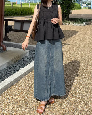 Slit-line long denim skirt