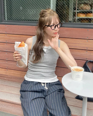 Simple button sleeveless dress