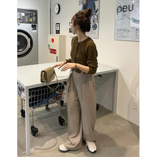 Belted pleated slacks