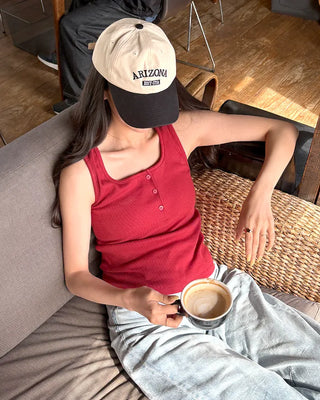 Button-up simple sleeveless top