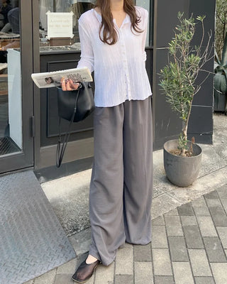 Two-button strap slacks