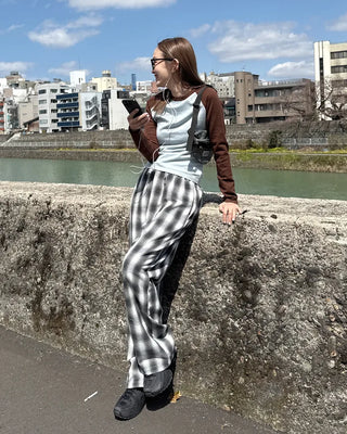 Raglan sleeve color-point knit