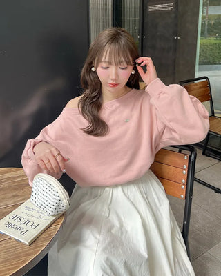 Off-shoulder loose sweatshirt