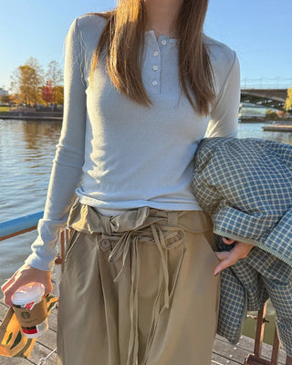 Simple long-sleeved T-shirt with half buttons