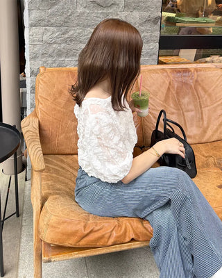 Seersucker frill short-sleeved blouse
