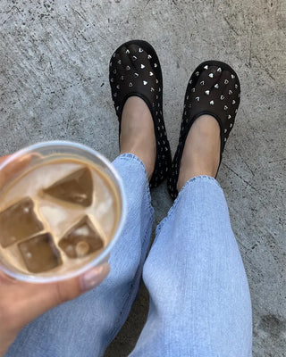 Heart-shaped mesh flat shoes