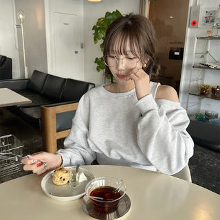 One-off shoulder cropped sweatshirt
