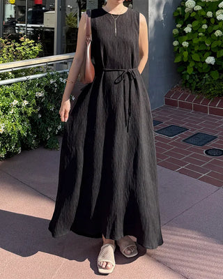 String pleated sleeveless long dress