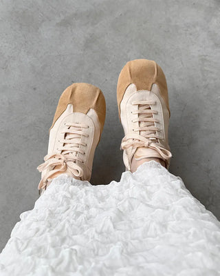 Simple color sneakers