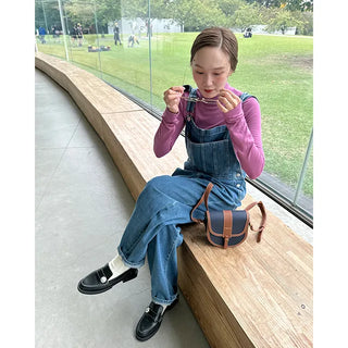 Toned-down color turtleneck T-shirt