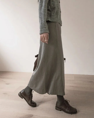 One-line slit skirt