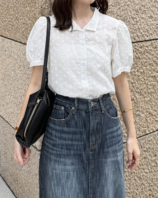 Flower punched short-sleeved blouse