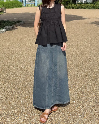 Slit-line long denim skirt