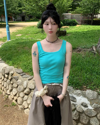 Simple summer sleeveless top