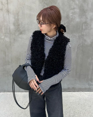 Striped half-turtleneck cut and sew