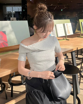 Off-shoulder front twist t-shirt