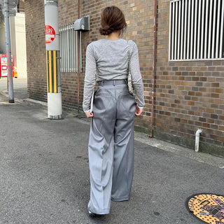 Wide-fit slacks with two pleats