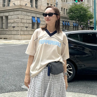 Lettering V-neck Mesh T-shirt