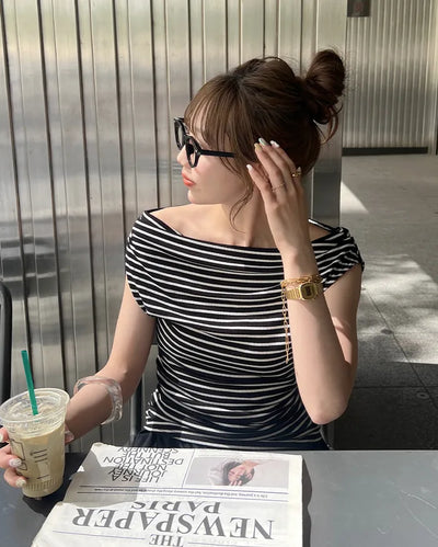Striped off-shoulder short-sleeved T-shirt