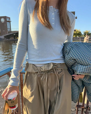 Simple long-sleeved T-shirt with half buttons