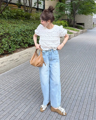 Side-point tapered denim pants