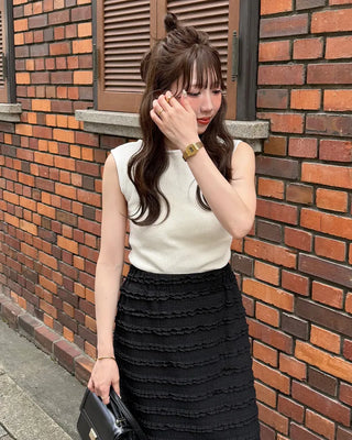 Simple ribbed boat neck sleeveless top