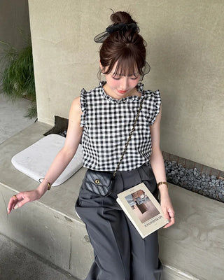 Frilled gingham check sleeveless blouse